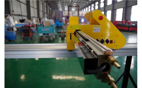 小型數(shù)控切割機(jī)
